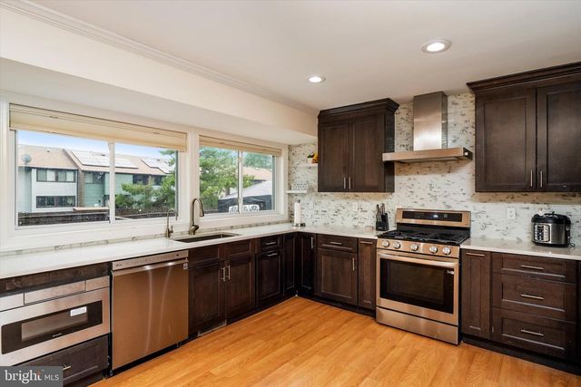 458 LIVINGSTON DR, East Windsor, NJ 08520