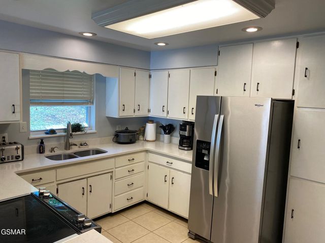 1011 Honeysuckle Drive, Newport, TN 37821