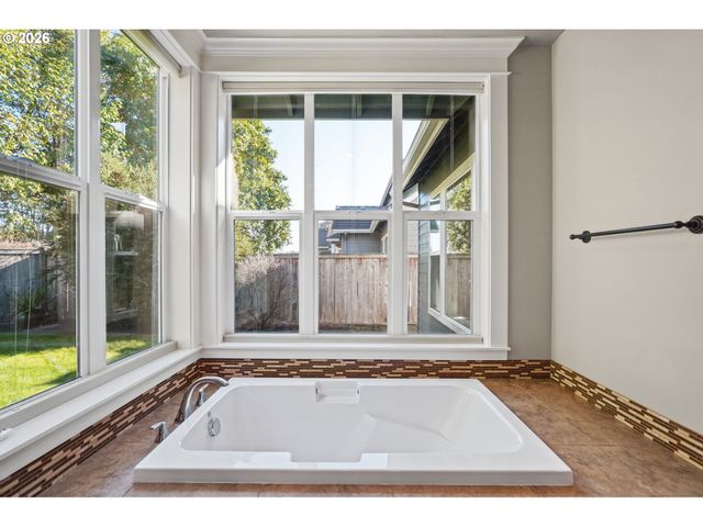3735 NORWICH Ave, Eugene, OR 97408