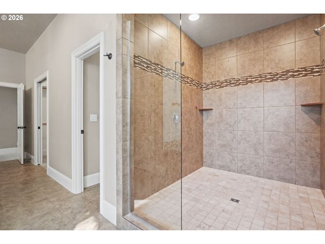 3735 NORWICH Ave, Eugene, OR 97408