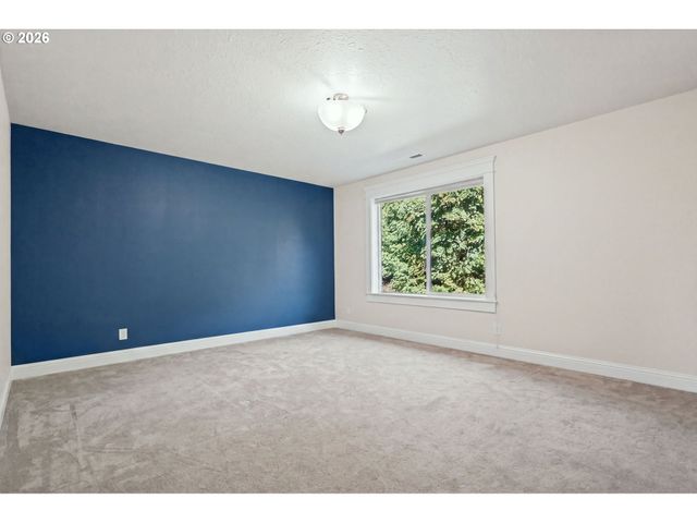 3735 NORWICH Ave, Eugene, OR 97408