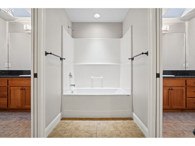 3735 NORWICH Ave, Eugene, OR 97408