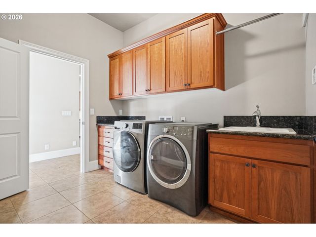 3735 NORWICH Ave, Eugene, OR 97408