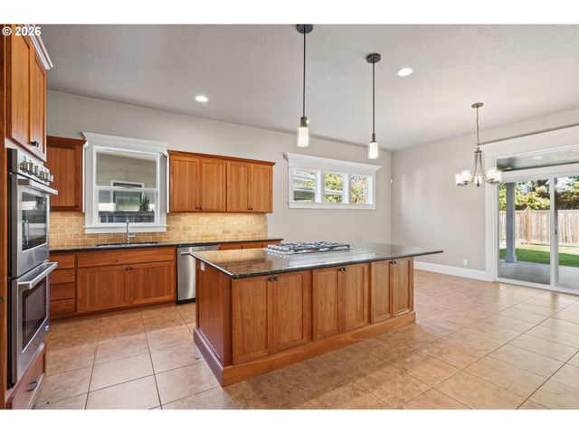 3735 NORWICH Ave, Eugene, OR 97408