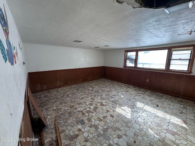 4231 Flintlock Dr, Louisville, KY 40216