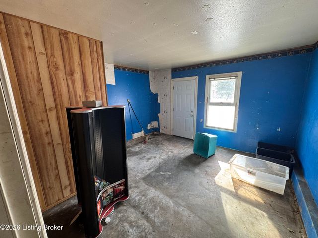 4231 Flintlock Dr, Louisville, KY 40216