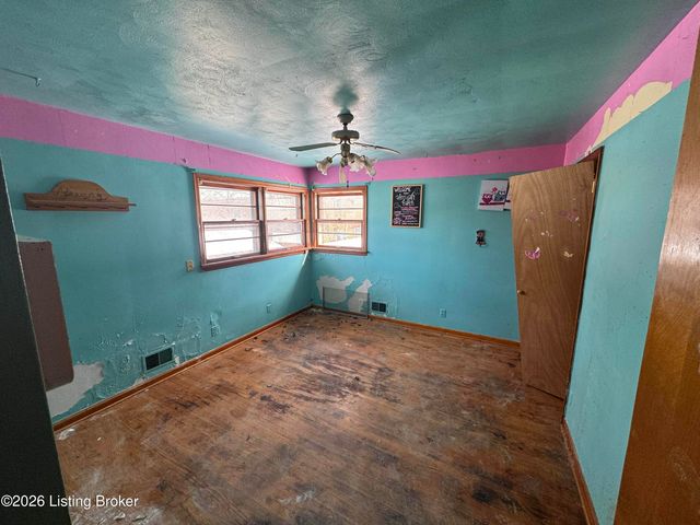 4231 Flintlock Dr, Louisville, KY 40216