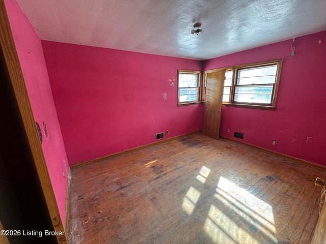 4231 Flintlock Dr, Louisville, KY 40216