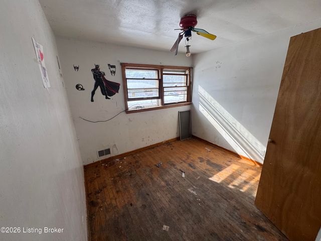 4231 Flintlock Dr, Louisville, KY 40216