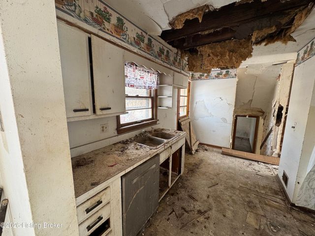 4231 Flintlock Dr, Louisville, KY 40216