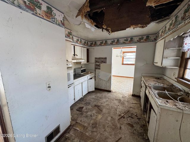 4231 Flintlock Dr, Louisville, KY 40216