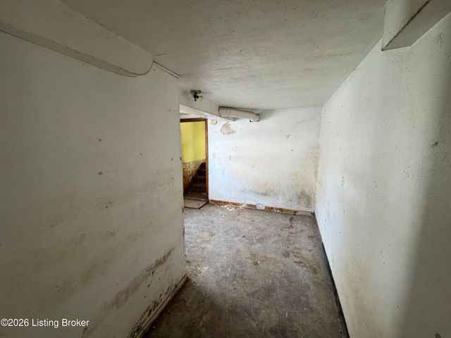 4231 Flintlock Dr, Louisville, KY 40216