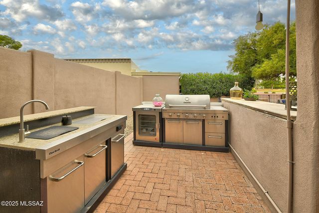 2714 W Magee Road, Tucson, AZ 85742