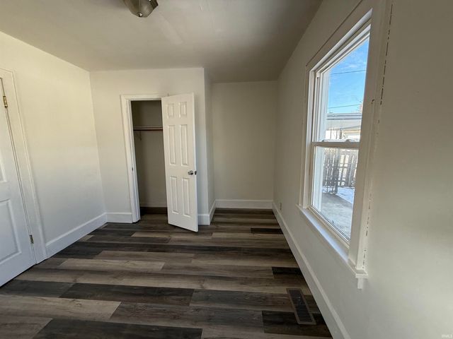 1812 W 11Th Street, Muncie, IN 47302