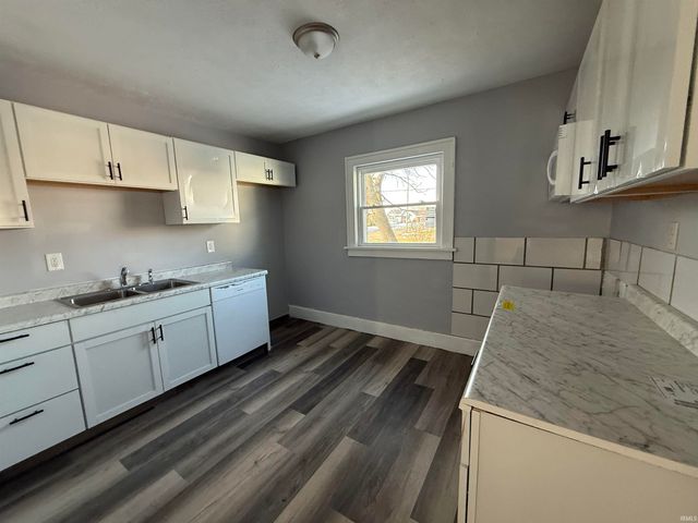 1812 W 11Th Street, Muncie, IN 47302