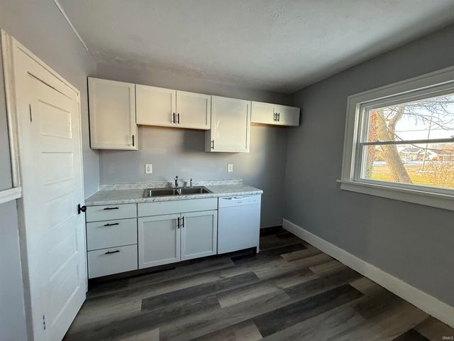 1812 W 11Th Street, Muncie, IN 47302