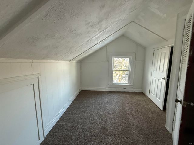 1812 W 11Th Street, Muncie, IN 47302