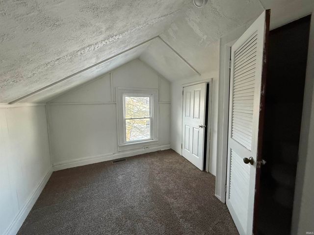 1812 W 11Th Street, Muncie, IN 47302