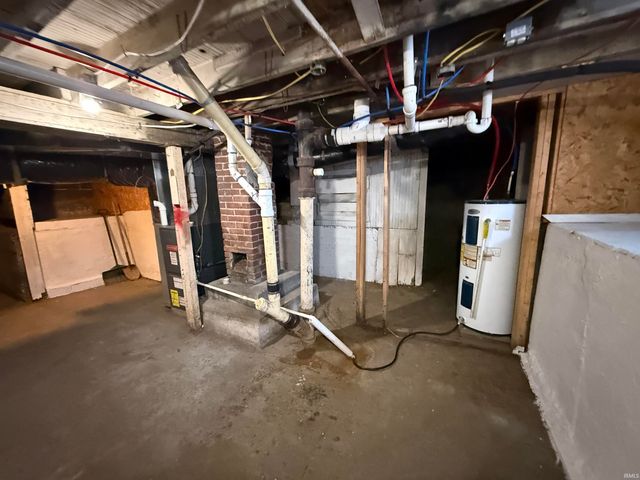 1812 W 11Th Street, Muncie, IN 47302