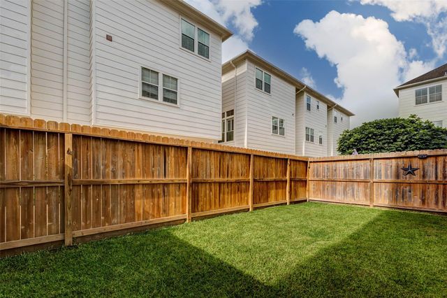 610 Leverkuhn Street, Houston, TX 77007