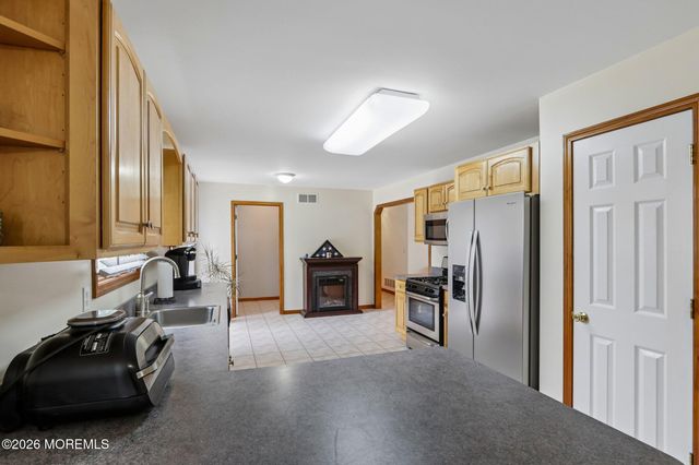 92 Birch Street, Beachwood, NJ 08722
