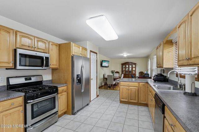 92 Birch Street, Beachwood, NJ 08722