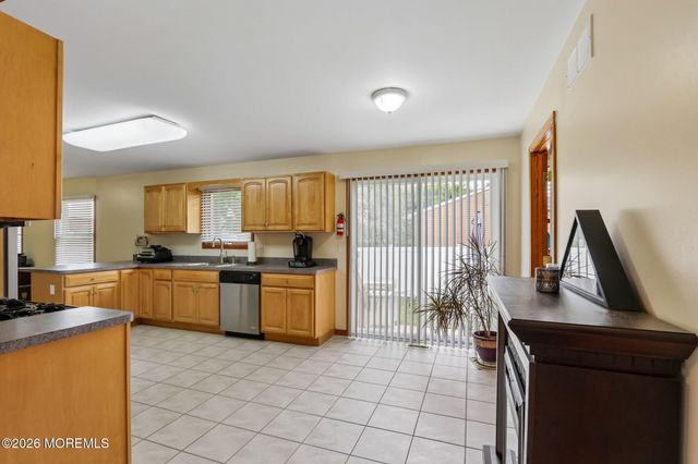 92 Birch Street, Beachwood, NJ 08722