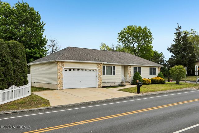 92 Birch Street, Beachwood, NJ 08722
