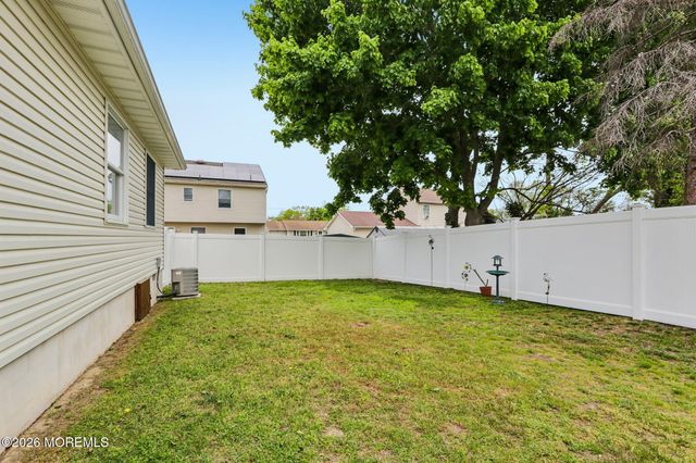 92 Birch Street, Beachwood, NJ 08722