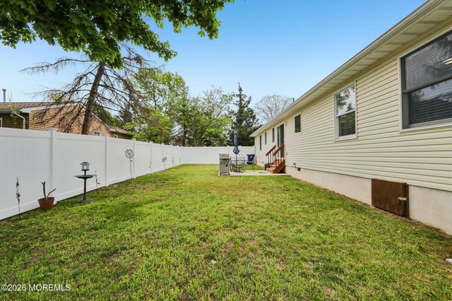 92 Birch Street, Beachwood, NJ 08722