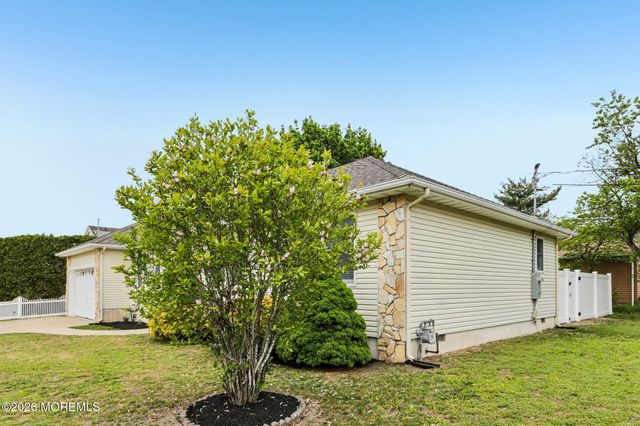 92 Birch Street, Beachwood, NJ 08722