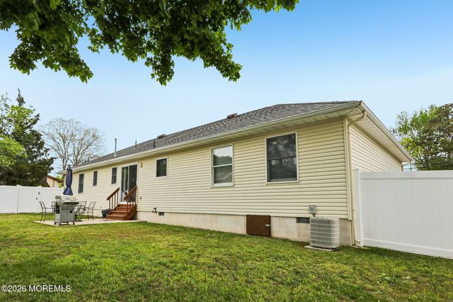 92 Birch Street, Beachwood, NJ 08722