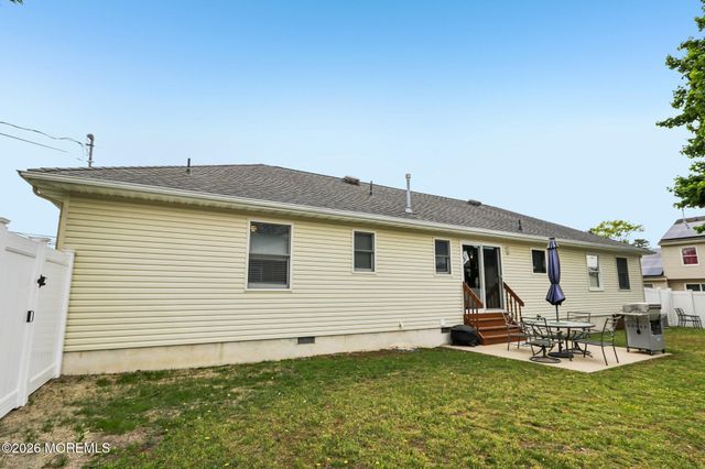 92 Birch Street, Beachwood, NJ 08722
