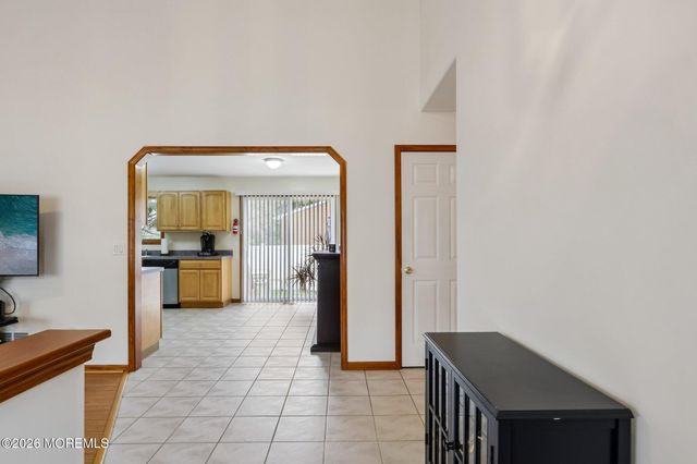 92 Birch Street, Beachwood, NJ 08722