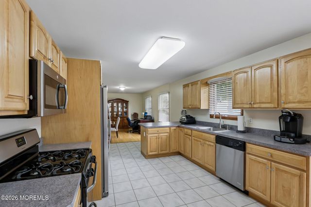 92 Birch Street, Beachwood, NJ 08722