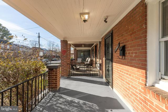 2010 T ST SE, Washington, DC 20020