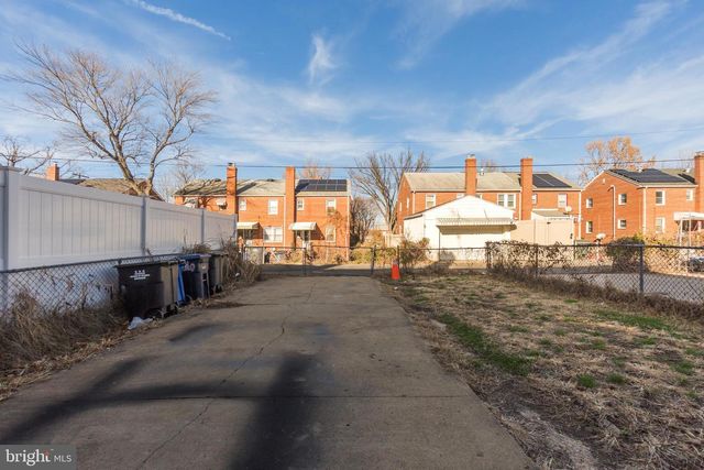 2010 T ST SE, Washington, DC 20020