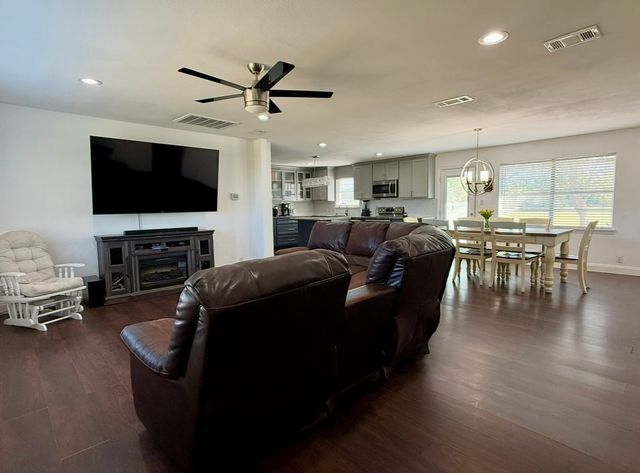 11526 E US Hwy 80, Terrell, TX 75161