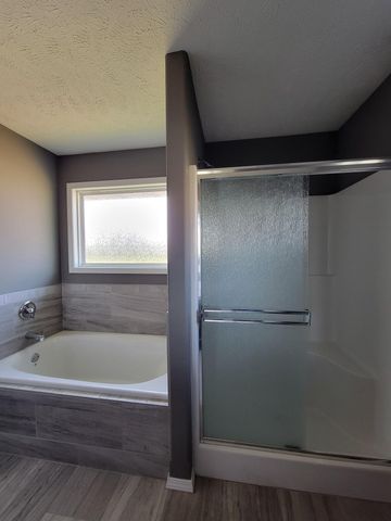 100 Hawthorn Avenue, Rogersville, MO 65742