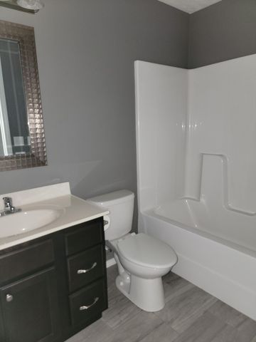 100 Hawthorn Avenue, Rogersville, MO 65742