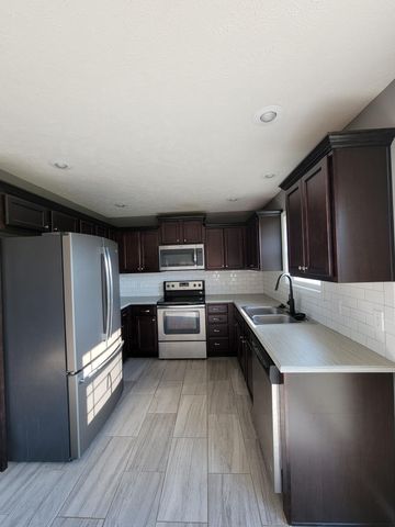 100 Hawthorn Avenue, Rogersville, MO 65742