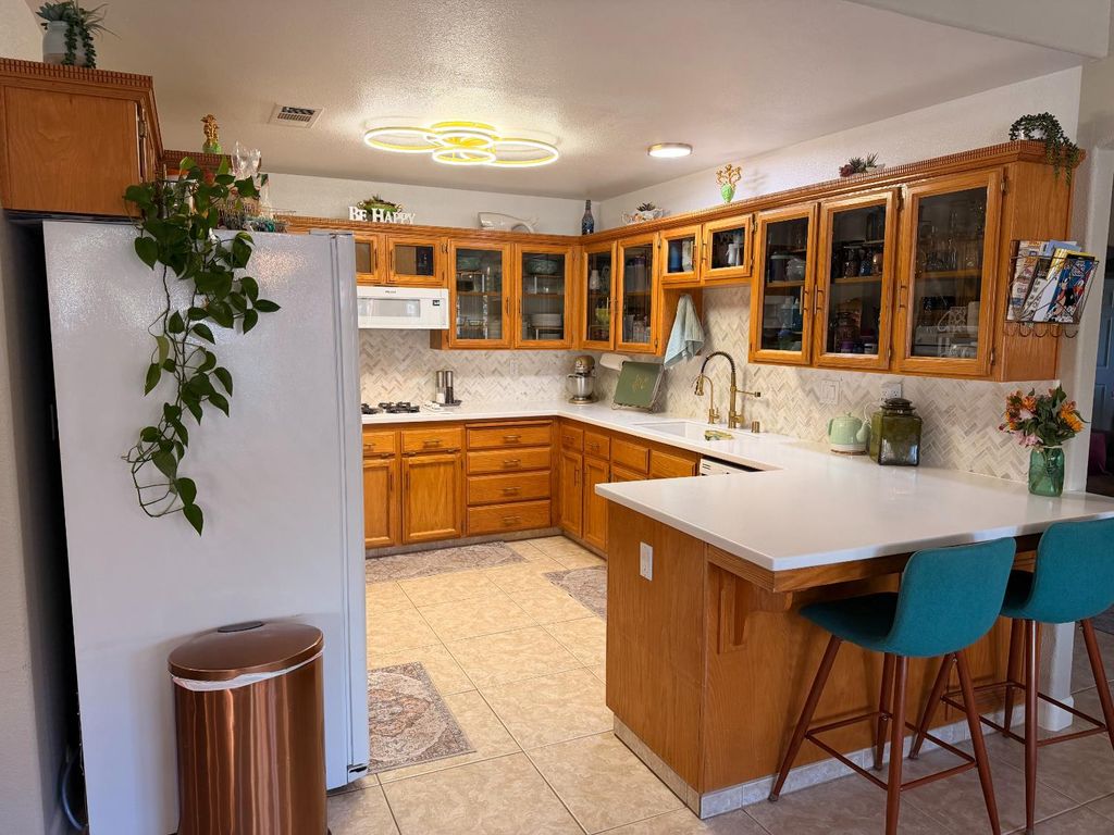 Image 10 of property listing at 2555 Bellaire Way, Clovis, CA 93611
