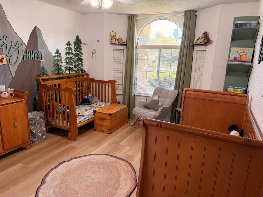 Image 17 of property listing at 2555 Bellaire Way, Clovis, CA 93611
