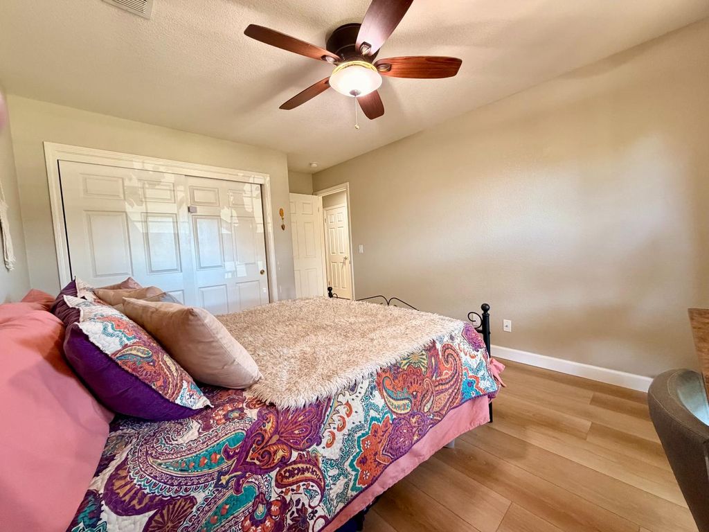 Image 19 of property listing at 2555 Bellaire Way, Clovis, CA 93611