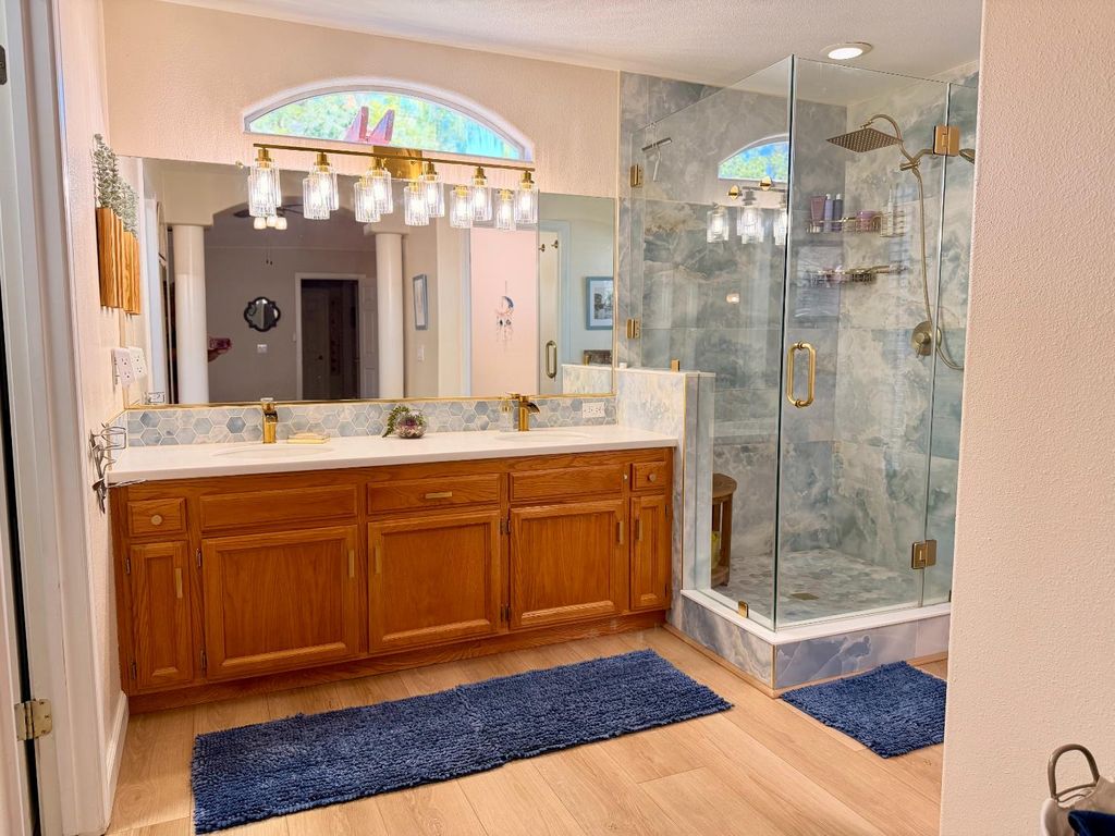 Image 24 of property listing at 2555 Bellaire Way, Clovis, CA 93611
