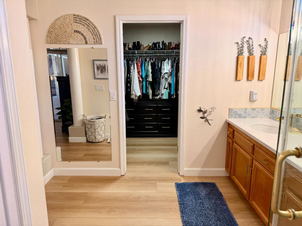 Image 25 of property listing at 2555 Bellaire Way, Clovis, CA 93611