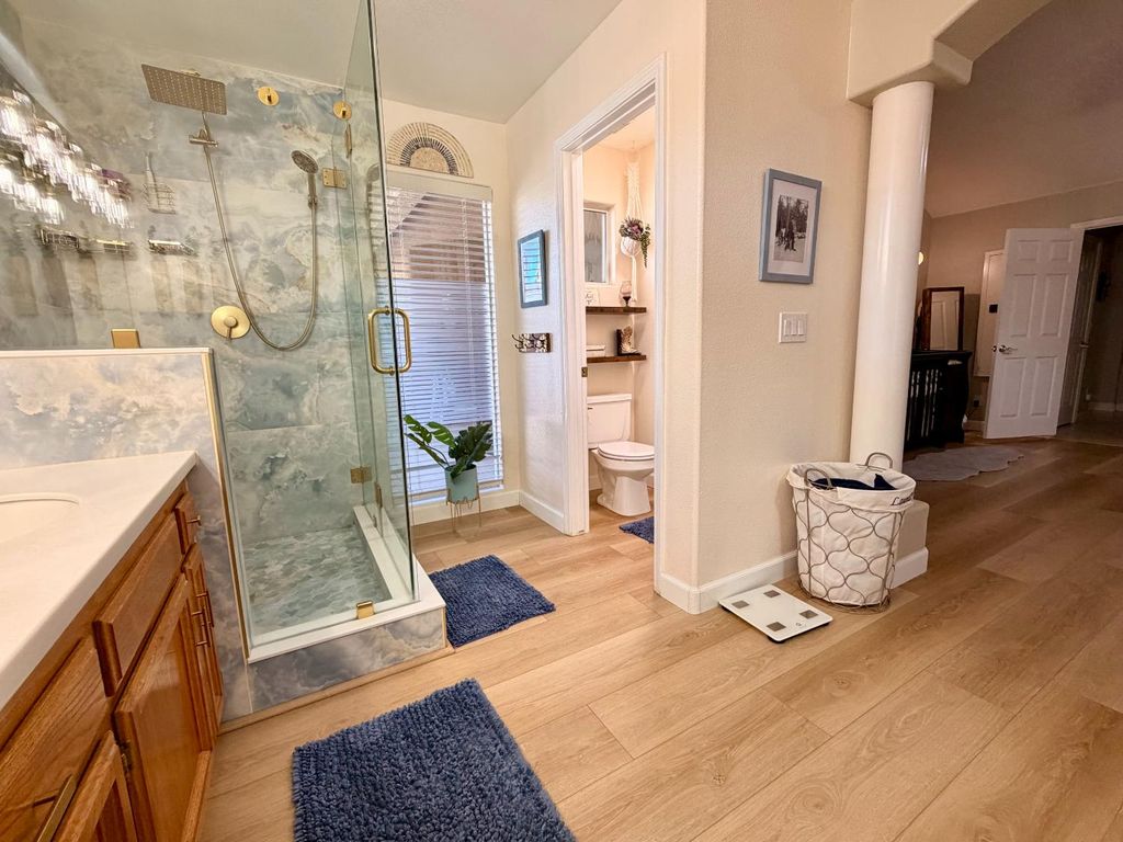 Image 26 of property listing at 2555 Bellaire Way, Clovis, CA 93611