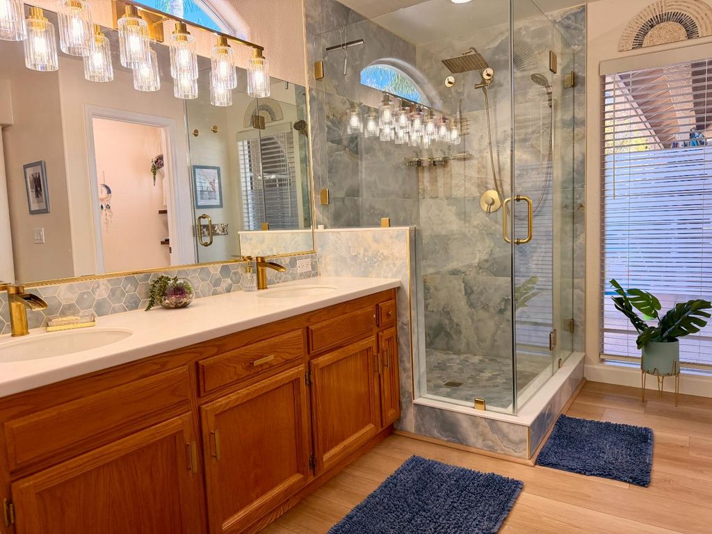 Image 27 of property listing at 2555 Bellaire Way, Clovis, CA 93611