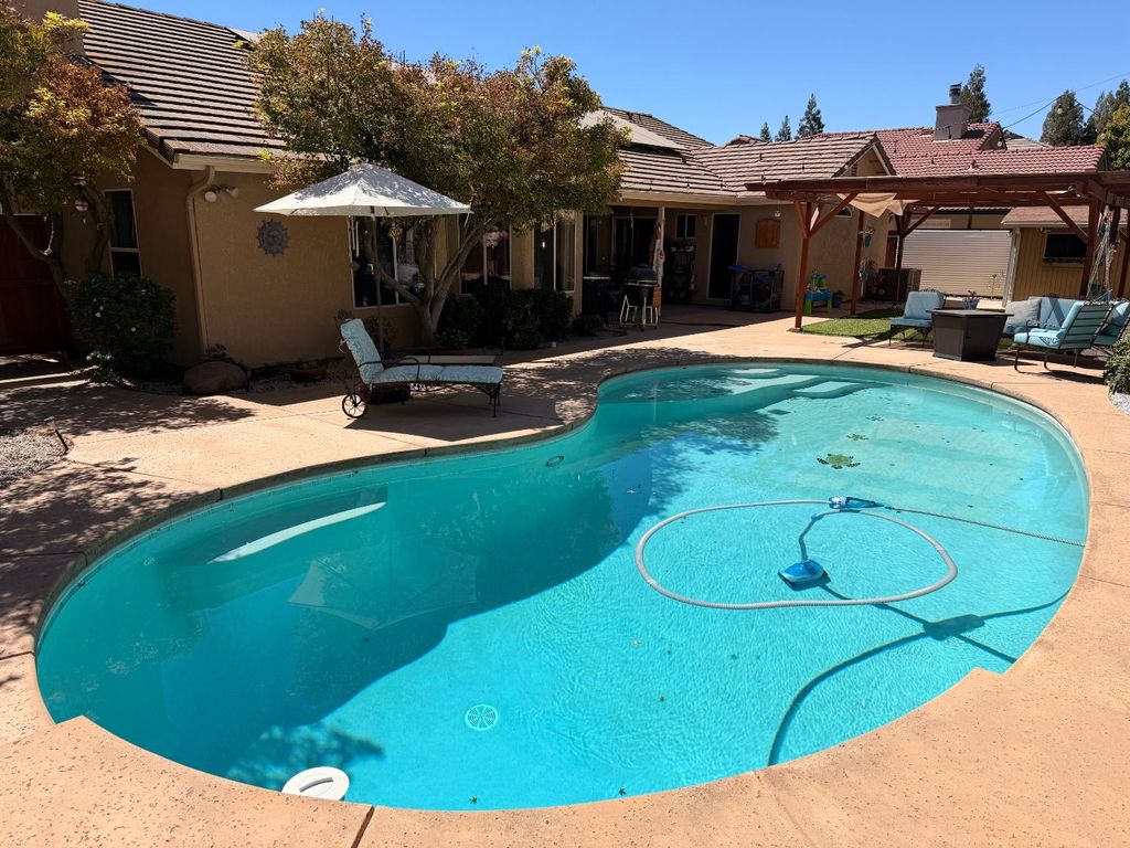 Image 29 of property listing at 2555 Bellaire Way, Clovis, CA 93611