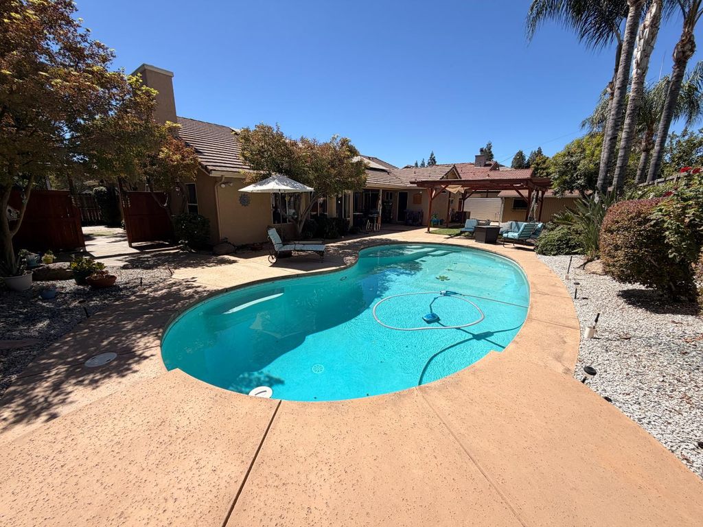 Image 30 of property listing at 2555 Bellaire Way, Clovis, CA 93611